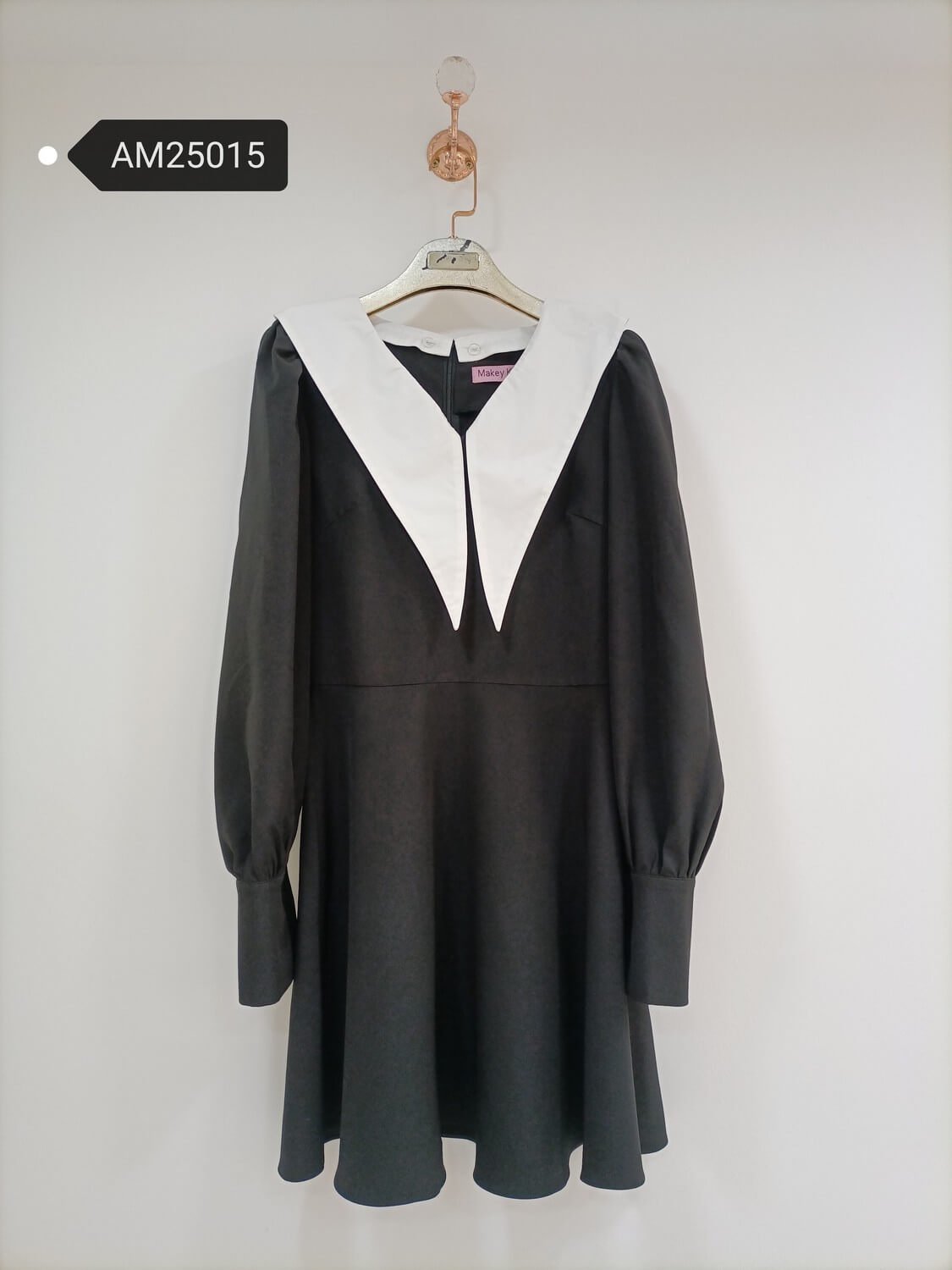 am25015 Contrast Double Collar Dress – puff sleeve front view | MX Craft Studio