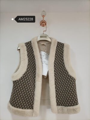Faux Fur Trim Printed Vest – Geometric print vest with cream faux fur | XM Fashion Mfg